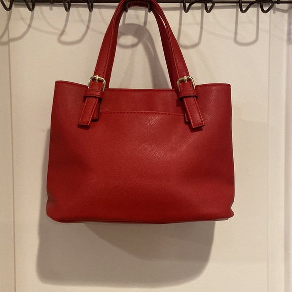 Liz Claiborne Little Red Handbag, Gently Used Compact/roomy. Very Cute Stylish - Picture 3 of 10